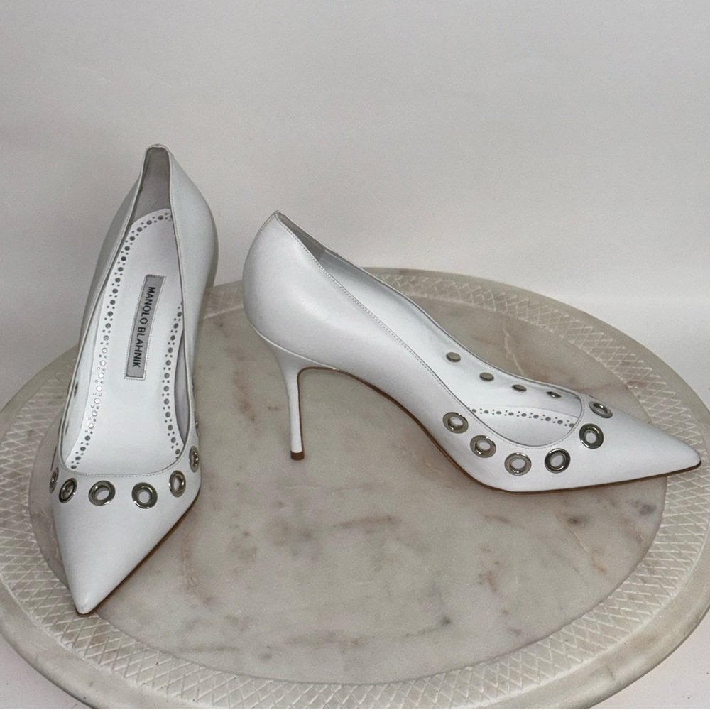 MANOLO BLAHNIK Elva Grommet Leather Pumps Heels Sandals White Womens EU 40 US 10